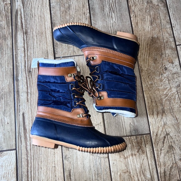 New Lands End Snow Boots - Picture 1 of 4